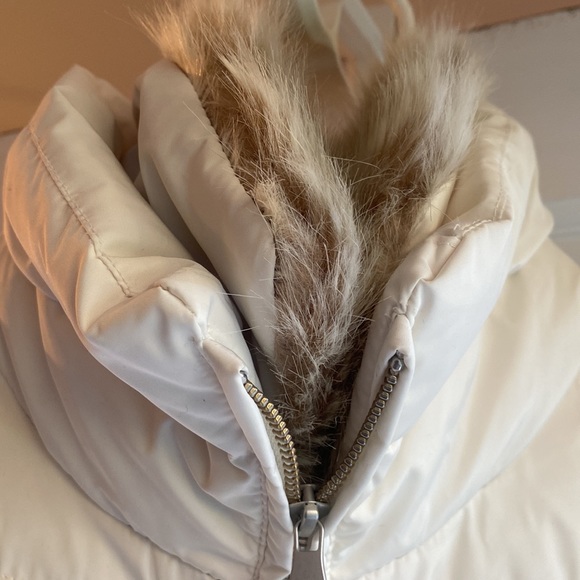 Talbots Ivory Down Puffer Vest, Detachable Faux Fur Collar, Size XS - Picture 5 of 7